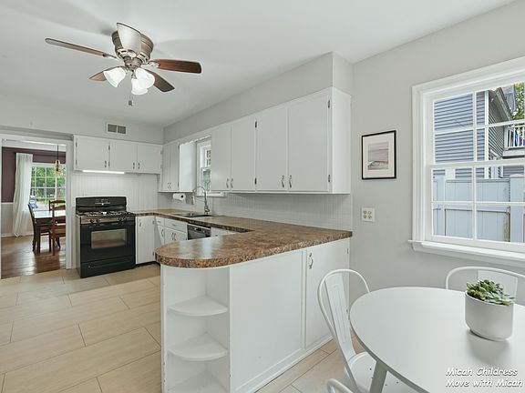 5th image of 3736 Prairie St SW