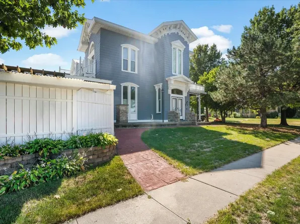 214 W 10th St, Vinton, IA 52349