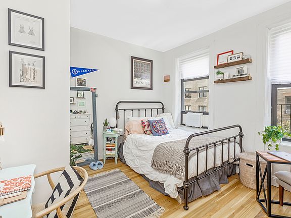 2nd image of 204 W 88th St #3B