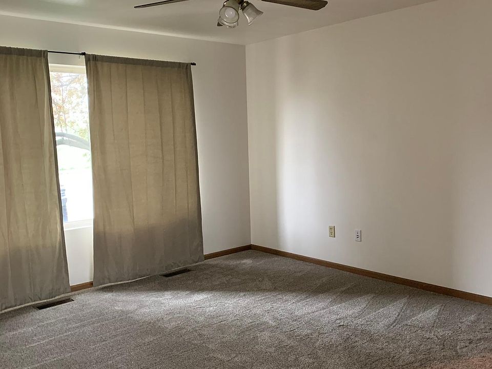 2nd image of 112 Sharon Dr #4