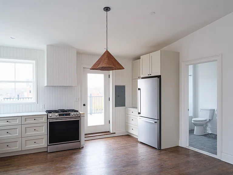 702 Columbia St #3A — Photo 15