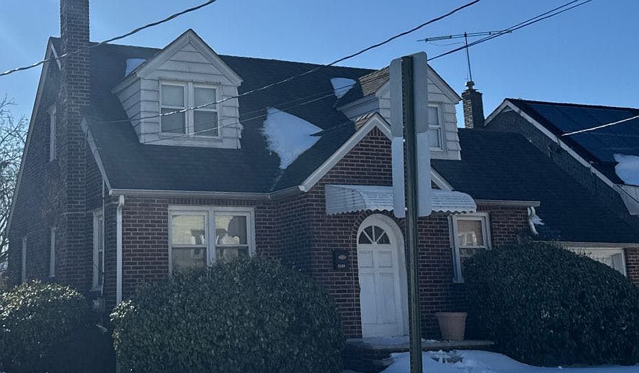 2nd image of 2124 Caroline Ave