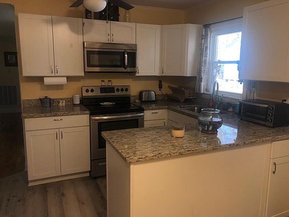 3rd image of 301 Timberlane Dr