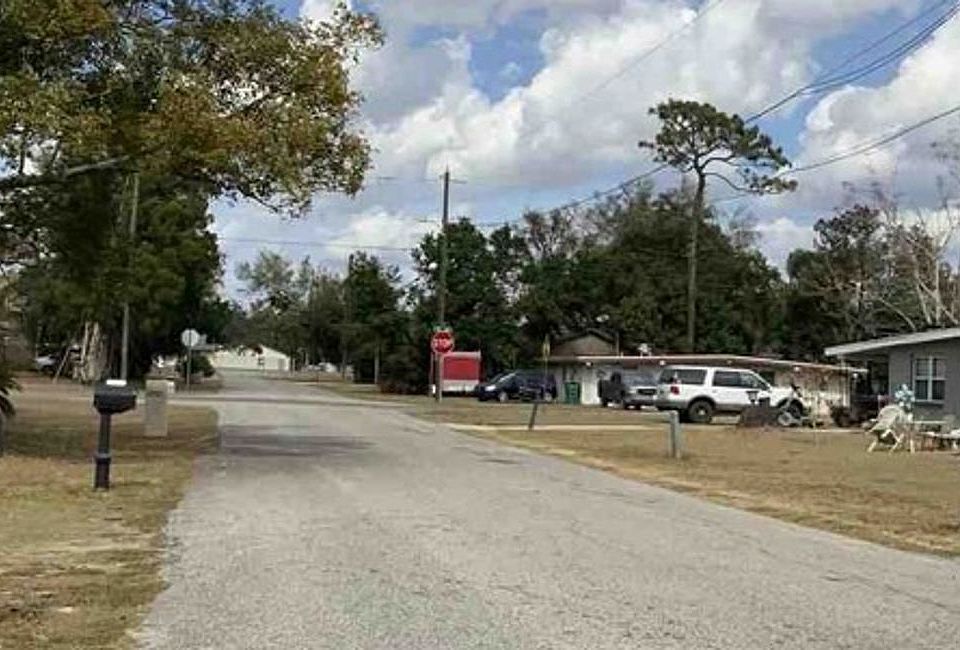 Exterior Neighborhood (street photo)