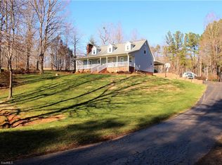 1048 Creekside Way Rd, Pinnacle, NC 27043