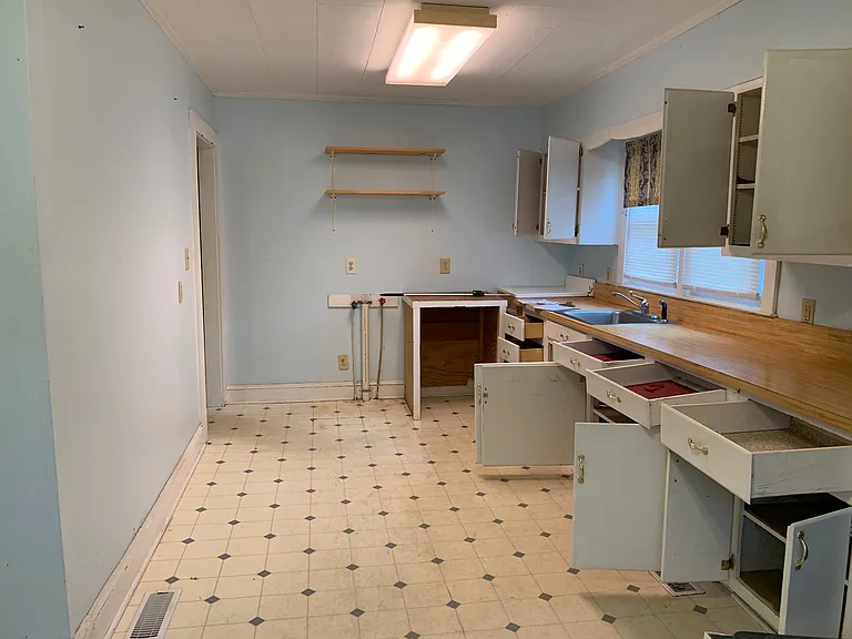 Christopher Dr — Photo 2