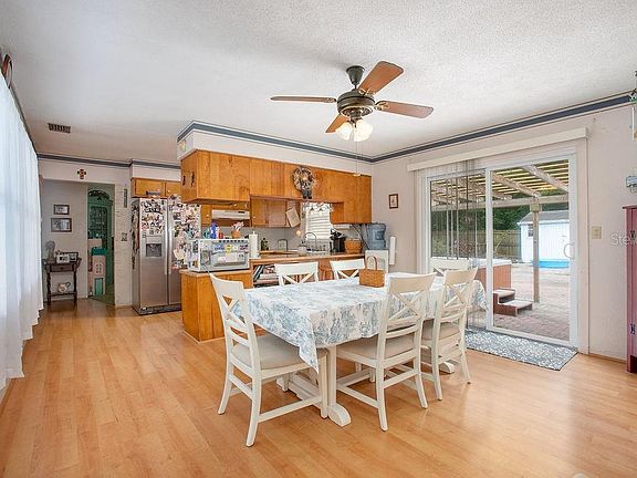5th image of 576 Parkdale Ct