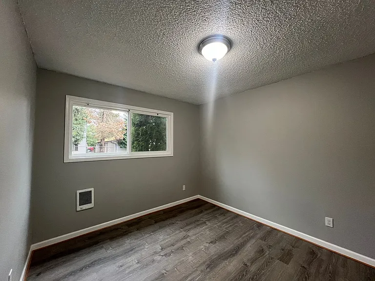 Briar Rose Apartments — Photo 31