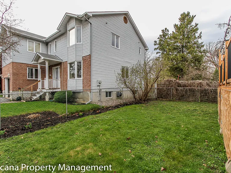 220 Cowley Ave — Photo 32