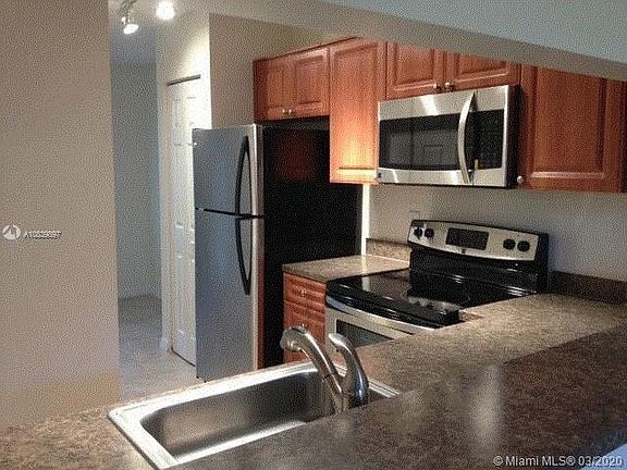 2nd image of 18104 Glenmoor Dr #18104