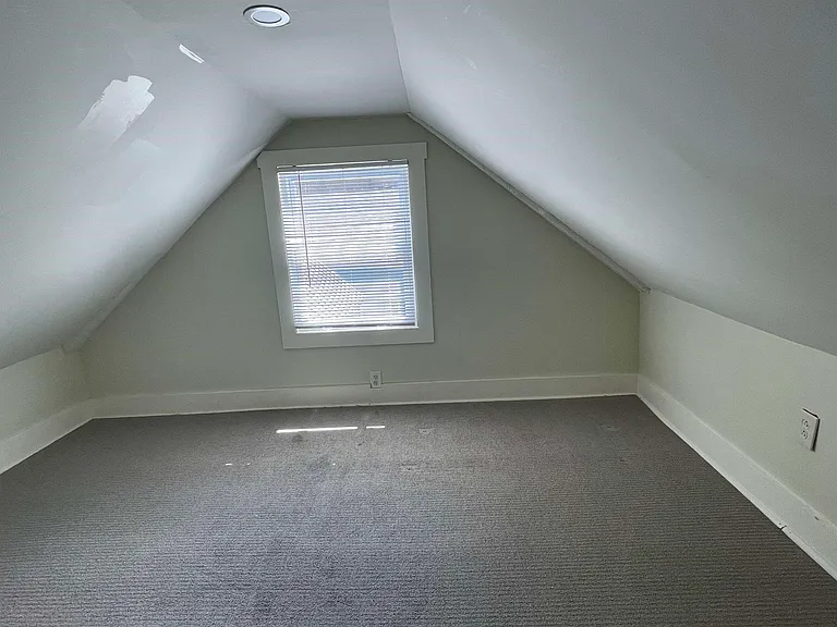 21 E Bow St — Photo 18