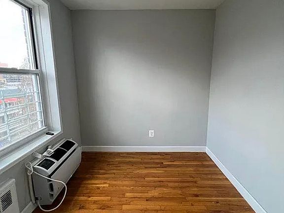 3rd image of 14420 38th Ave APT 6