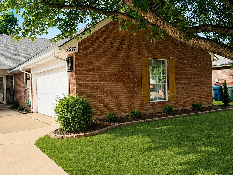 1817 Victoria Dr — Photo 2