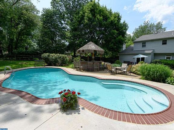 2nd image of 105 Firethorn Dr