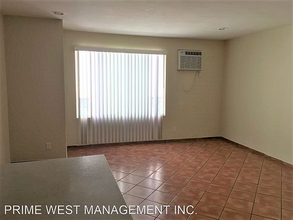 3rd image of 947 S Westmoreland Ave #207