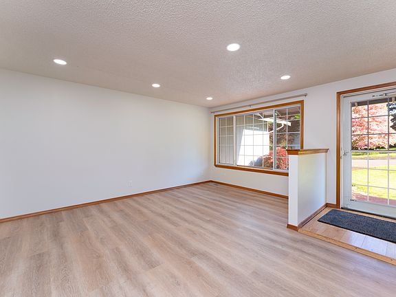 5th image of 12920 SE 157th Pl