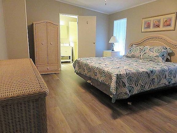 5th image of 1036 Palm Ave #100