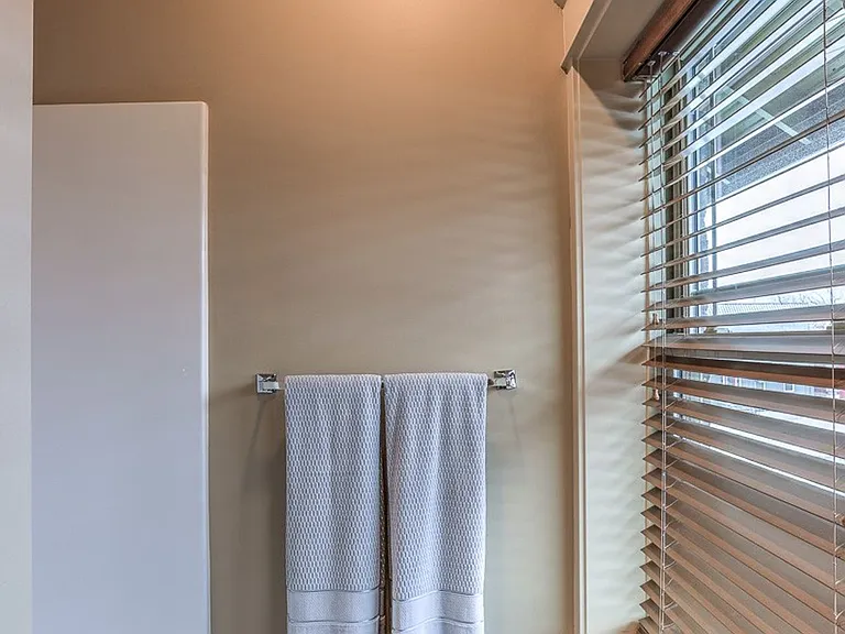 806 Park Ave — Photo 16
