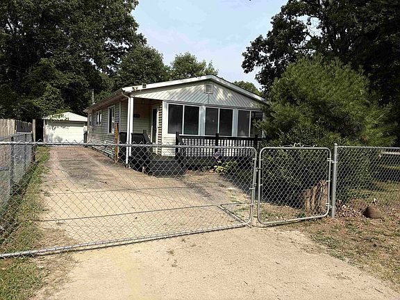 3rd image of 3143 Maywood Dr
