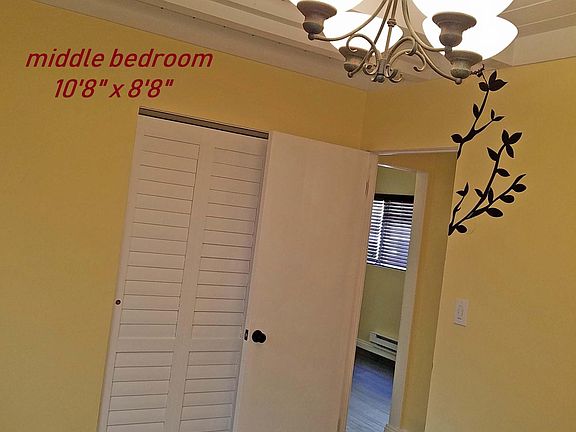 Smallest bedroom (middle of layout) pic 1