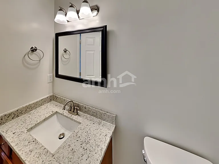 305 Schoolhouse Ct — Photo 14