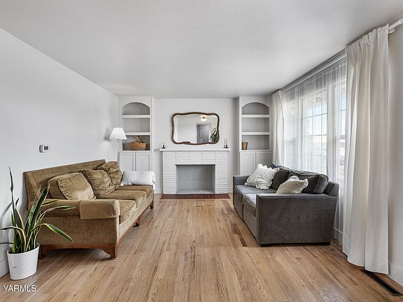 5th image of 5401 W Chestnut Ave