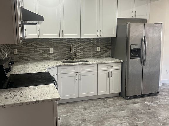 3rd image of 17014 89th Ave #1B
