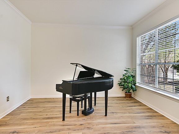 5th image of 8925 Joachim Ln