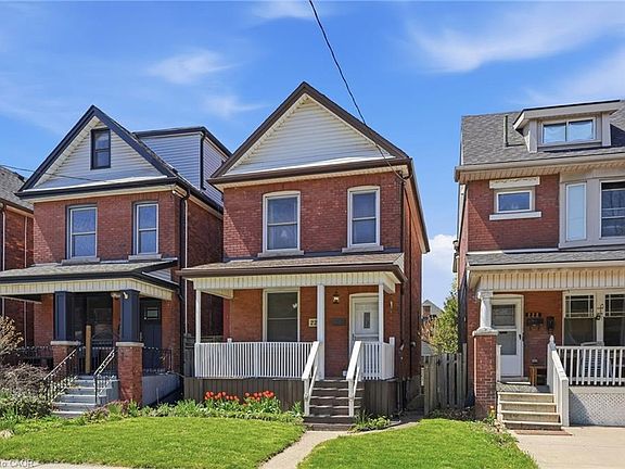 3rd image of 224 Balsam Ave S