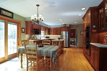 5th image of 366 S Whitehall Dr