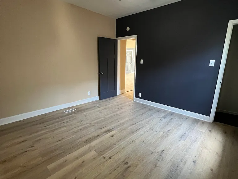 402 Lincoln St — Photo 8