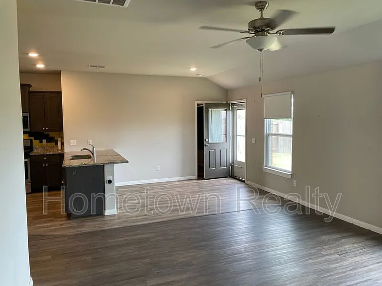 1712 Vermilion Ln — Photo 10