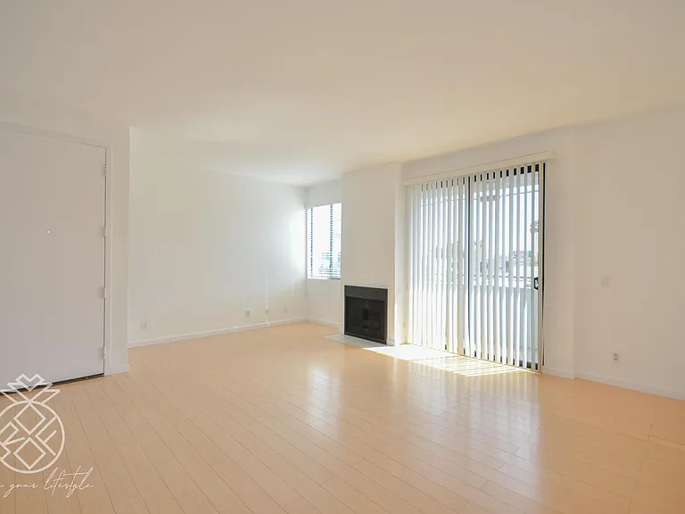 1727 Glendon Ave #104 — Photo 1