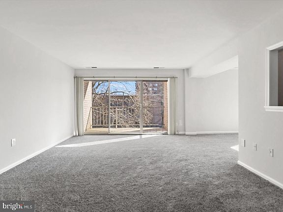 3rd image of 29 Canterbury Sq #211