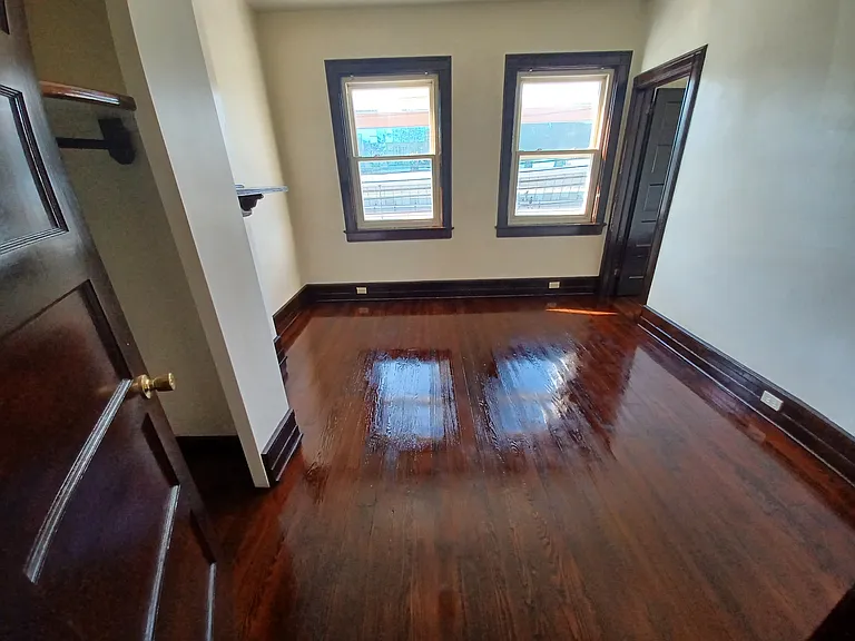 262 Bond St — Photo 17