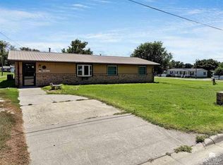 1112 6th St, Cawker City, KS 67430