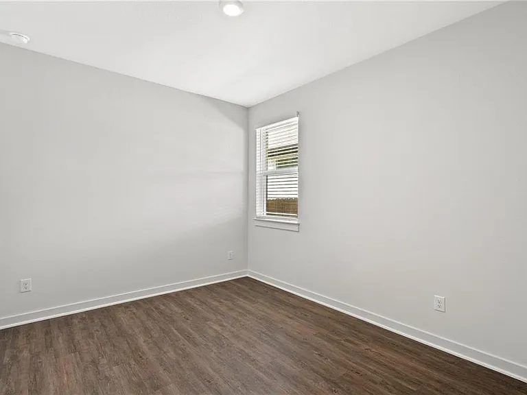 1012 Paddock Ln — Photo 10