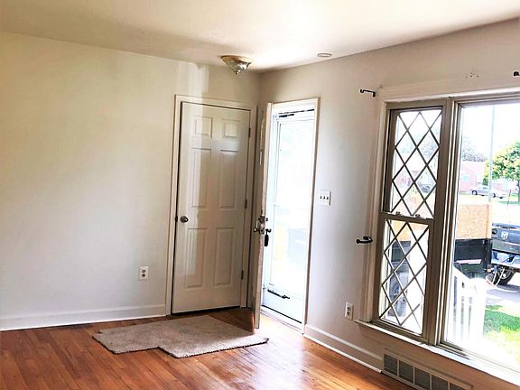 5th image of 224 Harrison St
