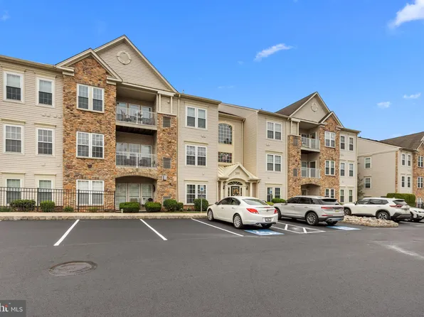 200 Douglas Fir Dr APT 102, Warrington, PA 18976