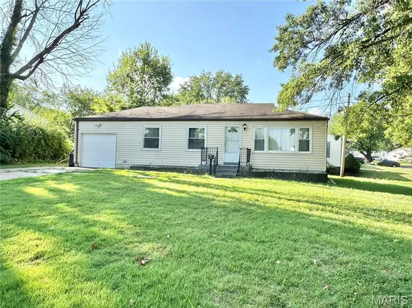 1210 Nectar Dr, Saint Louis, MO 63137