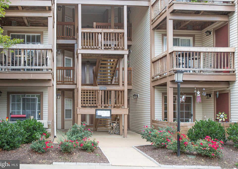 1st image of 6904D Victoria Dr