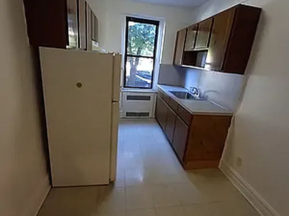 4th image of 679 Ocean Pkwy #2D