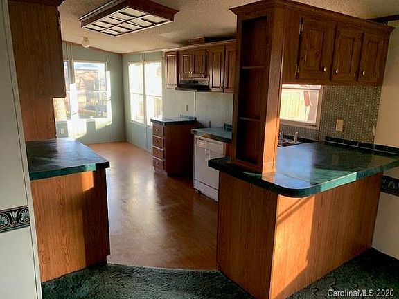 4th image of 335 Imperial Dr