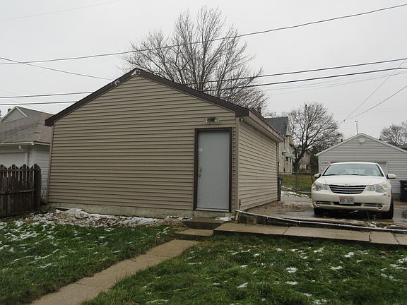 3rd image of 3521 E Cudahy Ave