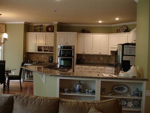 2nd image of 460 Hamilton Park Dr