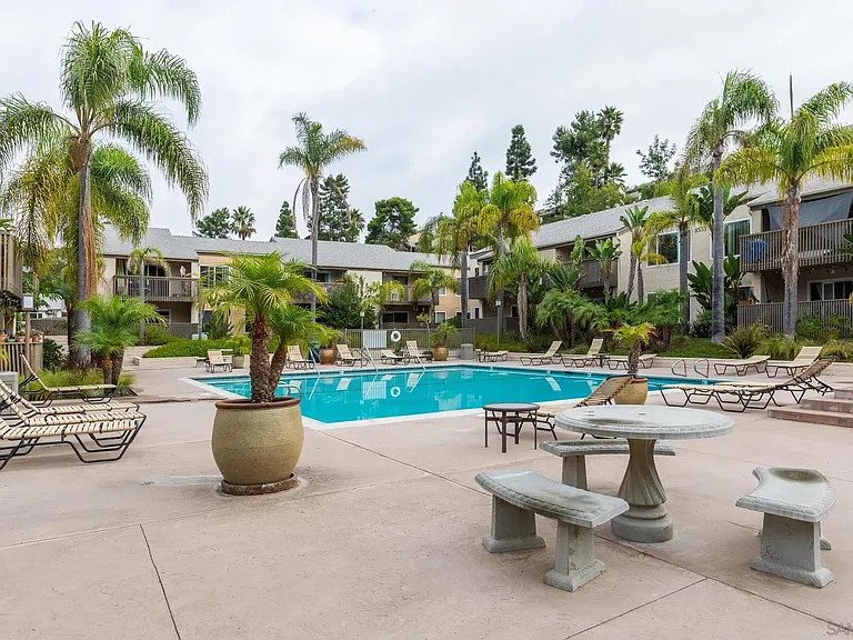 8529 Villa La Jolla Dr #E — Photo 19