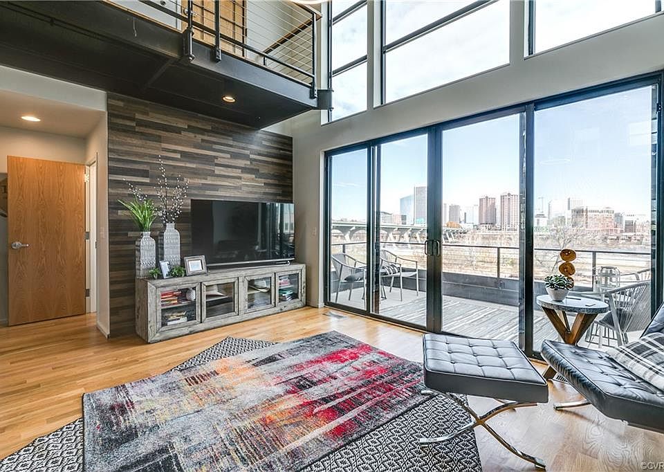 1st image of 513 W 7th St