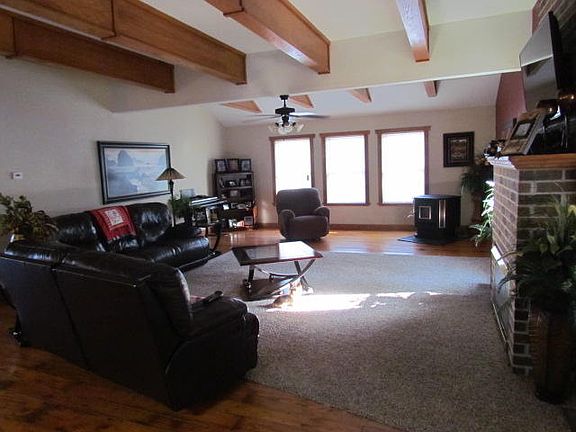 5th image of 298 Vista Dr