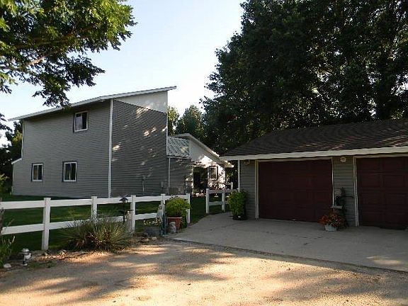 3rd image of 132 Mill Park Dr