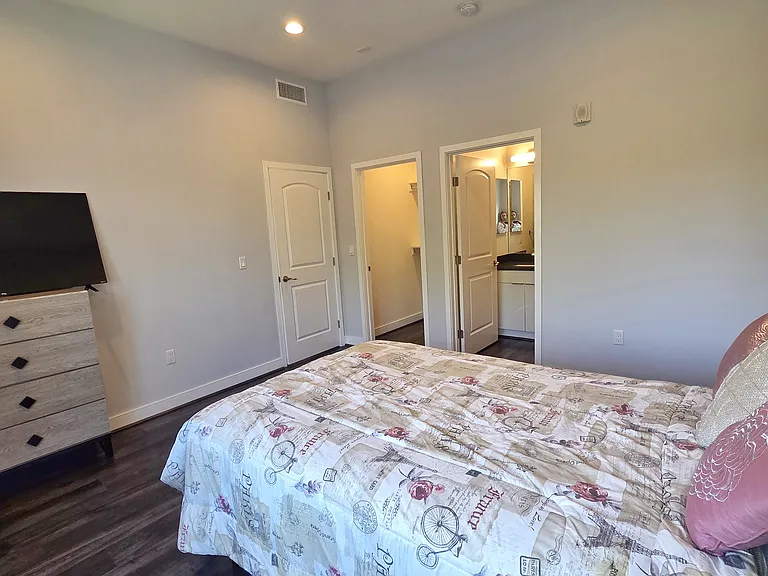 2651 S Hobart Blvd #9 — Photo 8